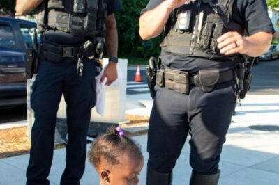 Ella fue directo hacia los policías con su paleta — y les entregó una nota de su madre.