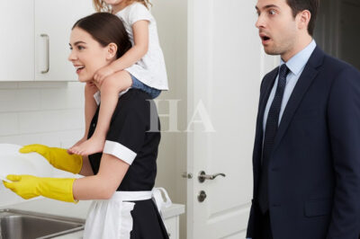 MILLONARIO LLEGA MÁS TEMPRANO A CASA… Y CASI SE DESMAYA CON LO QUE VE