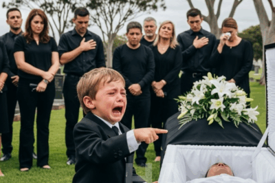 El bebé de 2 años seguía señalando el ataúd de su padre y llorando desconsoladamente. Lo que ocurrió después fue horripilante…