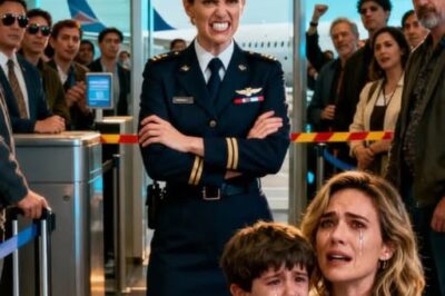 En la puerta de embarque, la empleada del mostrador nos bloqueó a mí y a mi hijo. “Sus boletos fueron cancelados”, dijo con frialdad. “Necesitábamos los asientos para un VIP.” Mi hijo empezó a llorar, apretando mi mano. Yo no discutí… solo saqué mi teléfono y envié un mensaje. Cinco minutos después…