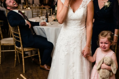 “Mi suegro rompió un cheque para humillarme en la cena de compromiso… sin saber que yo era dueña del banco que controlaba su imperio”…