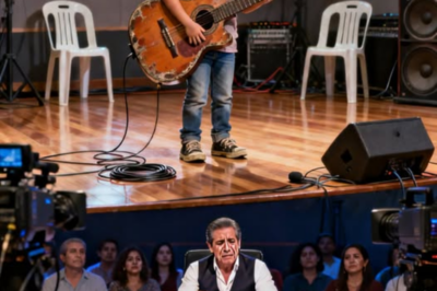 Cantaba en la calle para salvar a su madre, sin saber que el juez millonario era el padre que las abandonó Cuando él escuchó la canción, se dio cuenta de su fatal error…