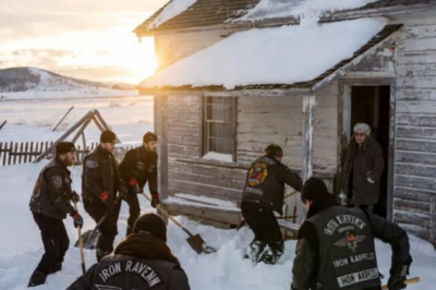 Una anciana abrió su casa a una temida banda de motociclistas en plena tormenta de nieve…