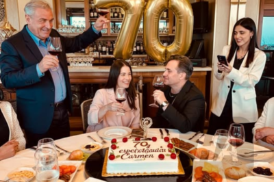 En mi cumpleaños número setenta, mi esposo anunció que se iba. Nunca imaginé que alguien aplaudiría. Y mucho menos que serían mis propias hijas.